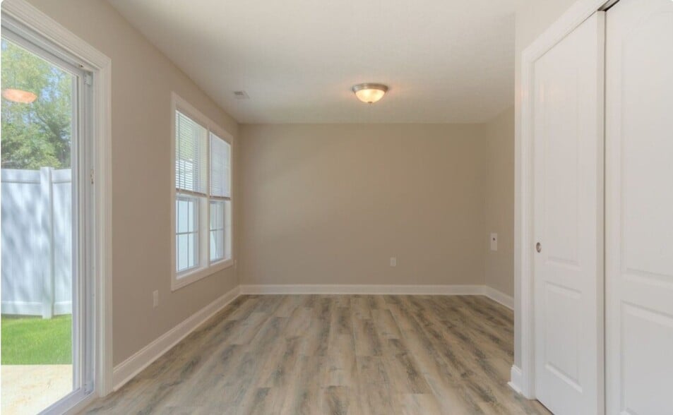 Building Photo - 335 Twisted Oak Dr NW