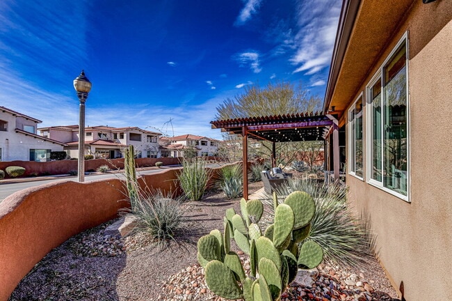 Building Photo - "Charming 3-Bedroom Retreat with 2 Baths and 2150 Sq. Ft. of Comfort in Santa Clara!"