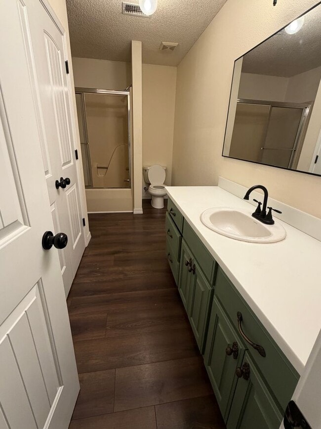 Building Photo - $2,000 Move In Special