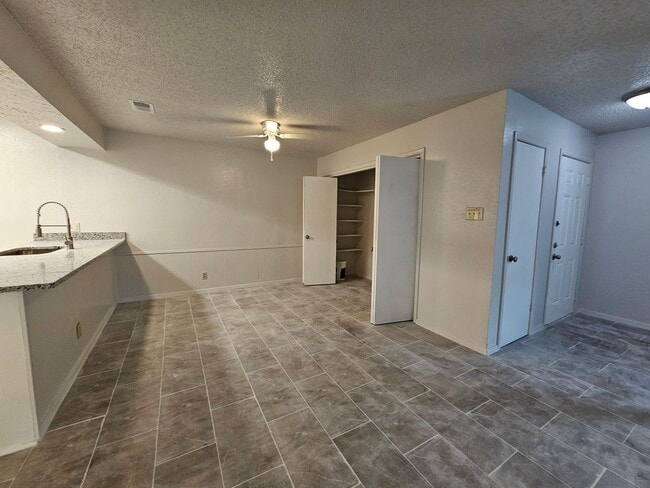 Building Photo - Beautifully Renovated 2-Bedroom Half Duple...