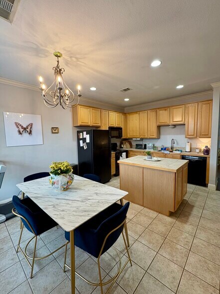 Building Photo - 4000 Lake Beau Pre Blvd
