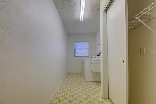 Building Photo - 8992 Hernando Way