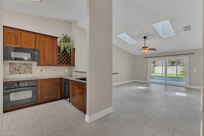 Building Photo - 1052 Dees Dr