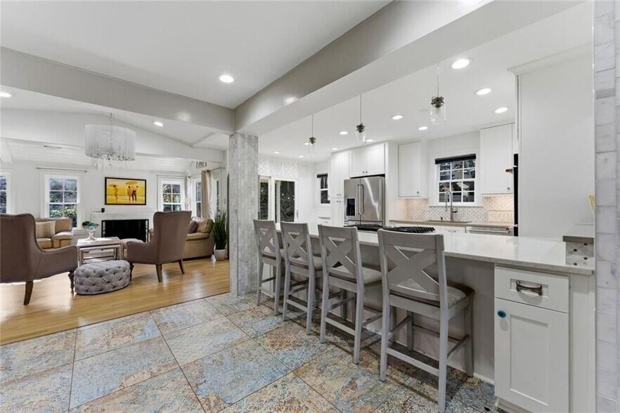 Building Photo - 302 Hascall Rd NW