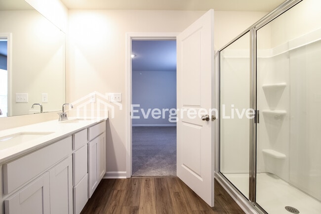 Building Photo - now