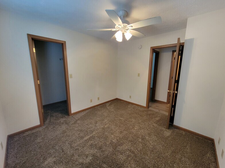Building Photo - 80 Phillips Ct