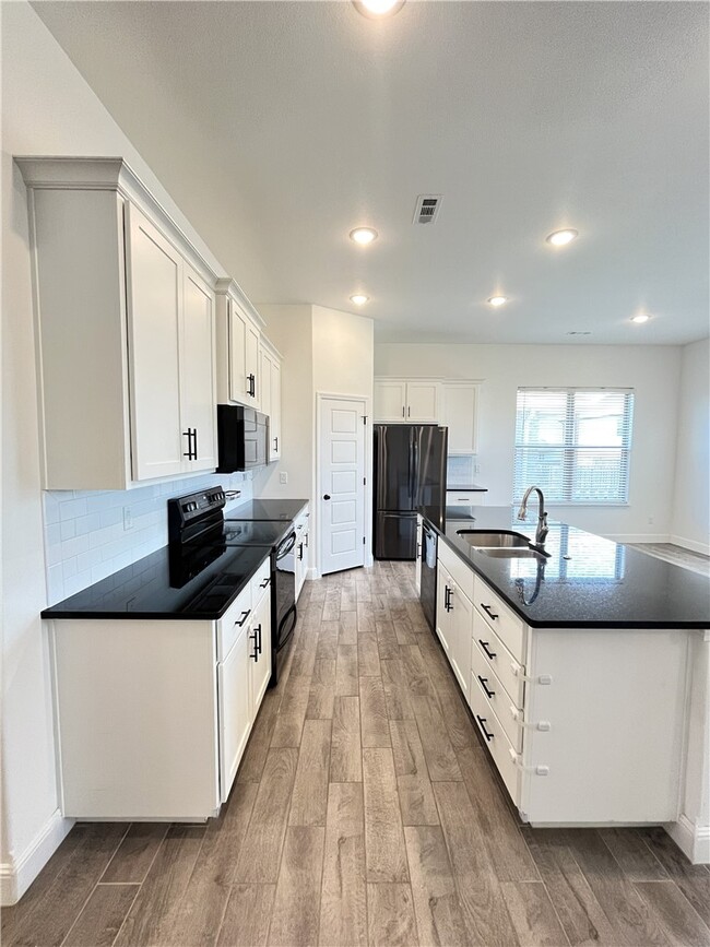 Building Photo - 2060 Periwinkle Pl