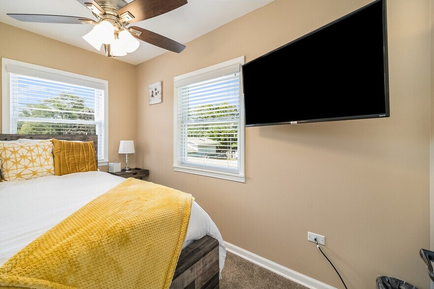 Building Photo - 16 W Edward St