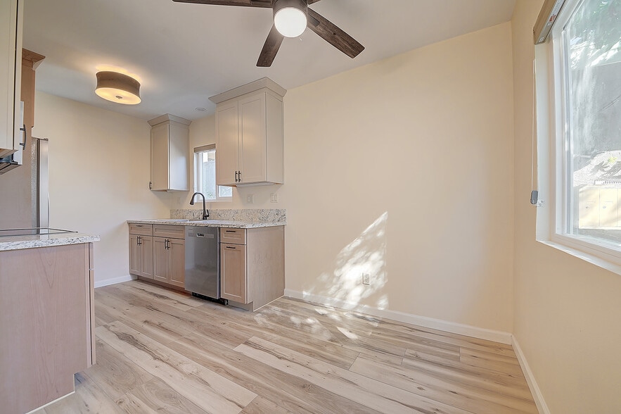 Kitchen 2 - 338 Orizaba Ave