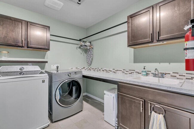 Building Photo - 4370 Novak Dr SW