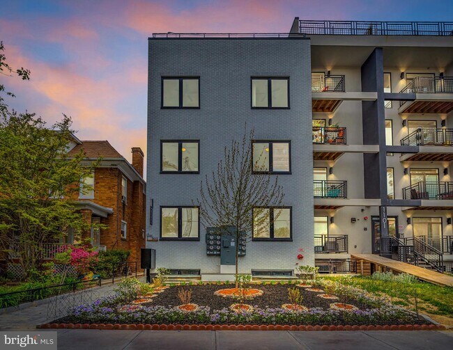 Building Photo - 1103 Fern St NW