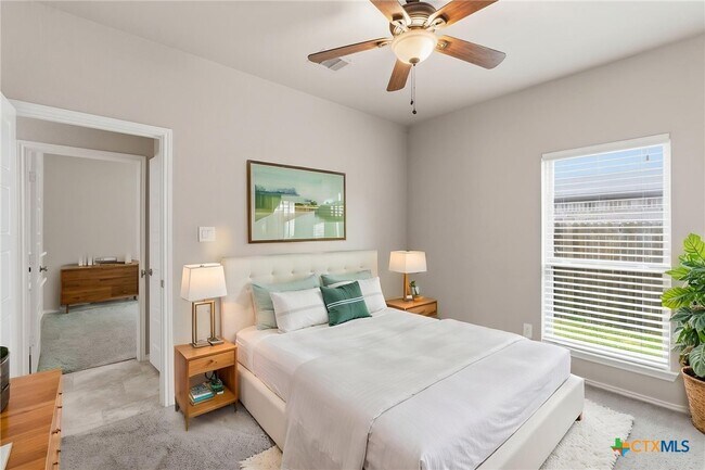 Building Photo - 2940 Coral Way