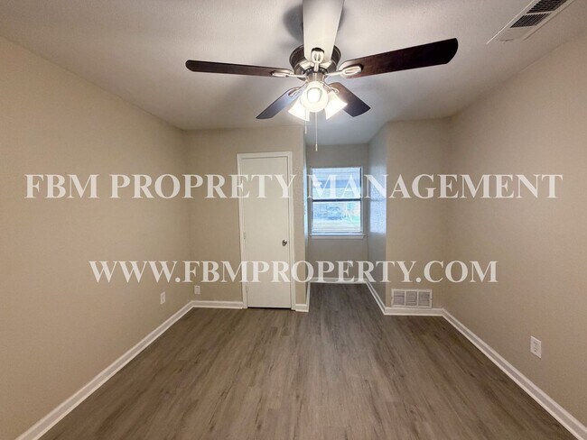 Building Photo - 1139 Valley View Dr