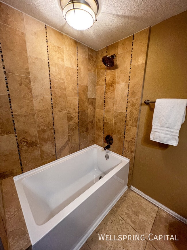 Building Photo - 2690 Pontiac St