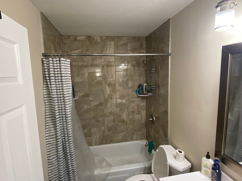 Building Photo - 2219 Marwood Dr