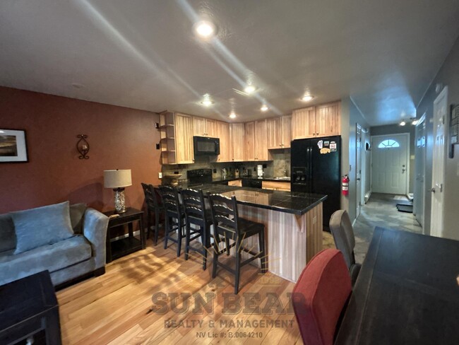 Building Photo - 3 Bedroom - Great Location!