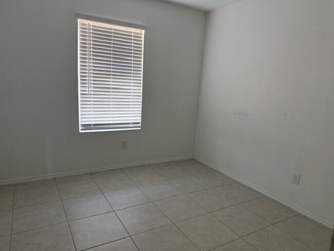 Building Photo - 325 Carthage Dr
