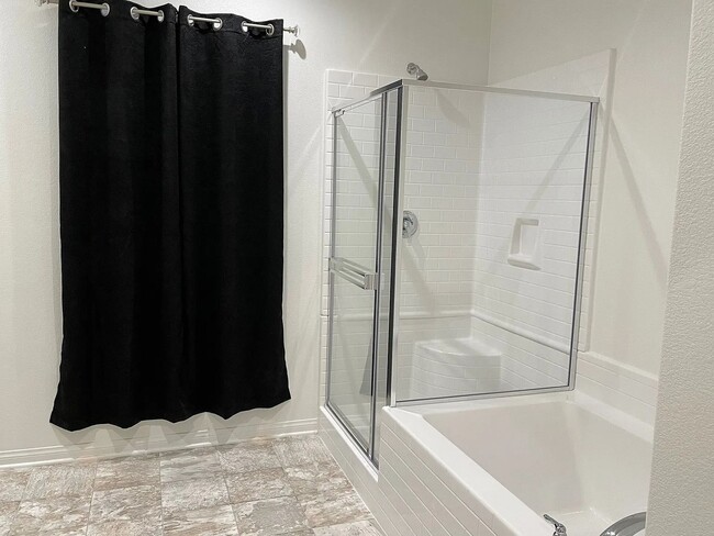 Building Photo - Elegant 7-Bedroom Retreat with Modern Upgr...