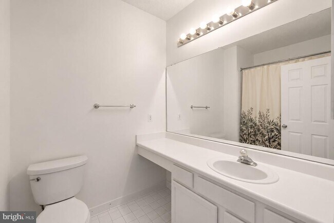 Building Photo - 1708 Lake Shore Crest Dr
