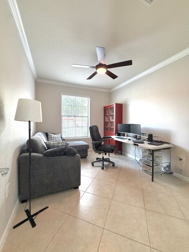 Building Photo - 13527 Montecito Pl