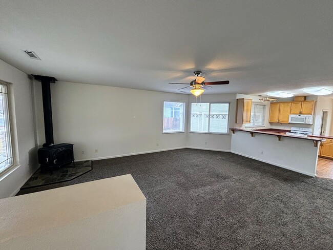 Building Photo - Spacious 3 Bedroom 2 bath House in Dayton !