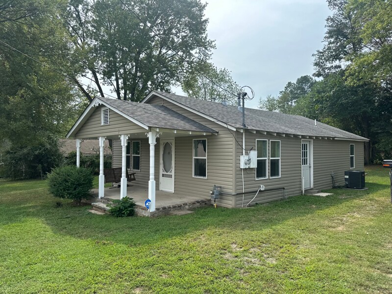 Building Photo - 204 S 11th St