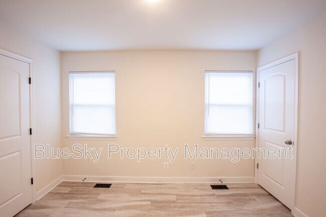 Building Photo - 1000 Monticello Rd