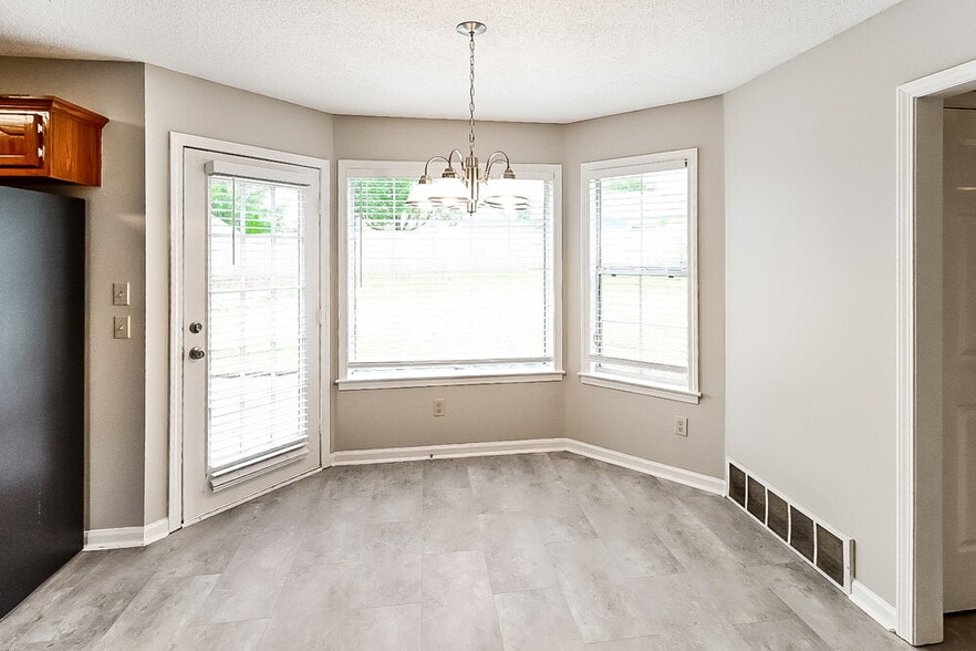 Building Photo - 1426 Clockshop Dr