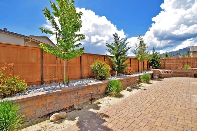 Building Photo - Gorgeous Home
