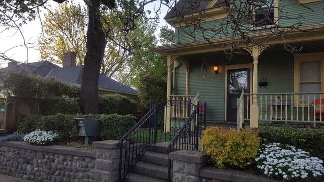 Building Photo - Beautiful 2 bedroom