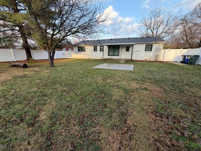 Building Photo - 1929 Alexandria Dr