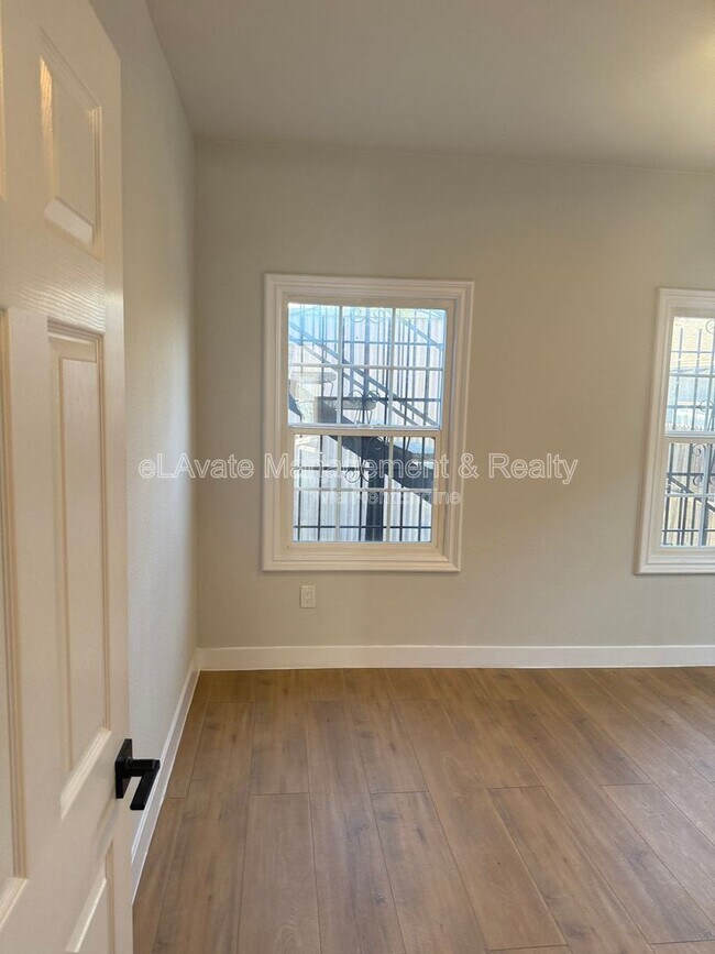 Building Photo - 1607 W 49th St