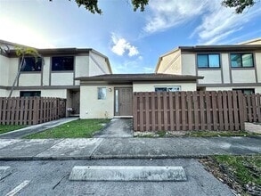 Building Photo - 10875 NW 29th Manor