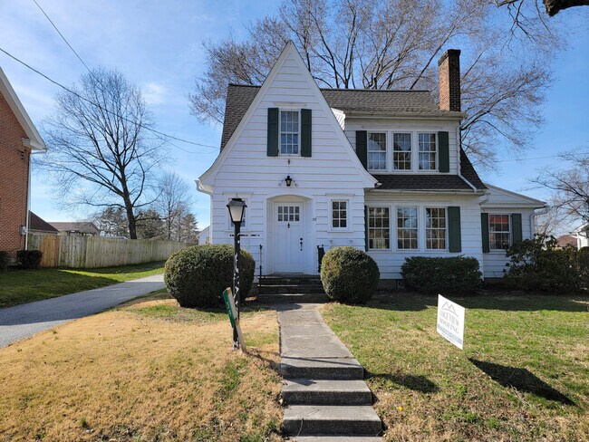 Primary Photo - 39 N Decatur St