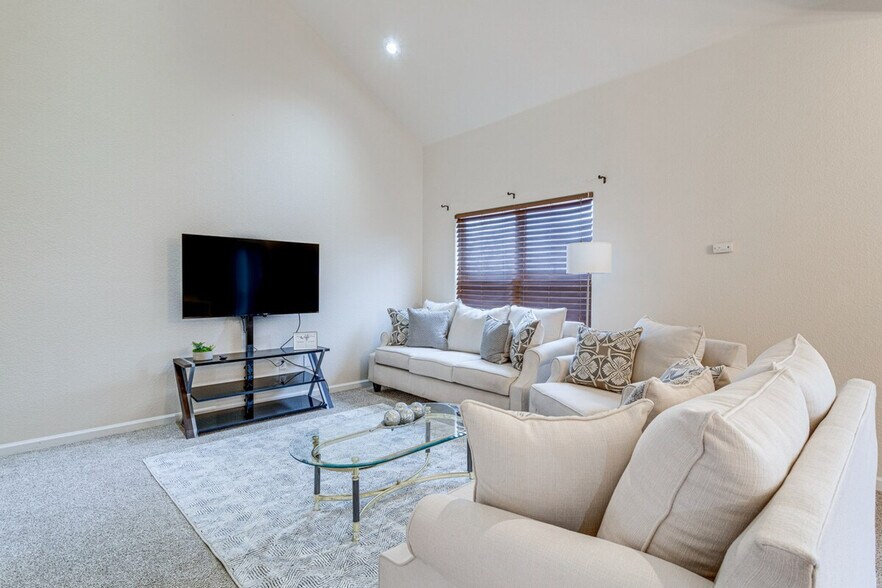 Building Photo - 15555 E 40th Ave