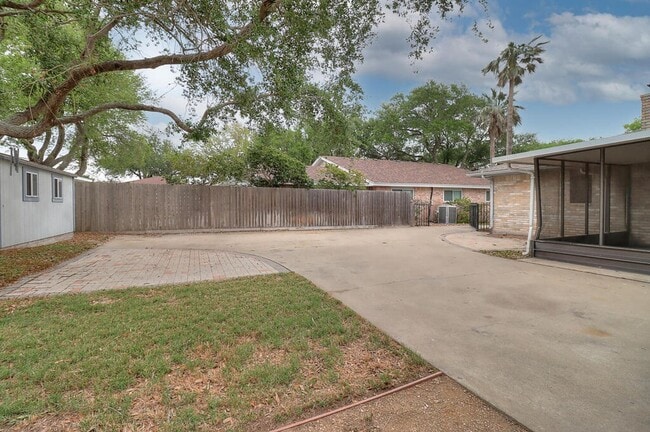 Building Photo - 3121 Seafoam Dr