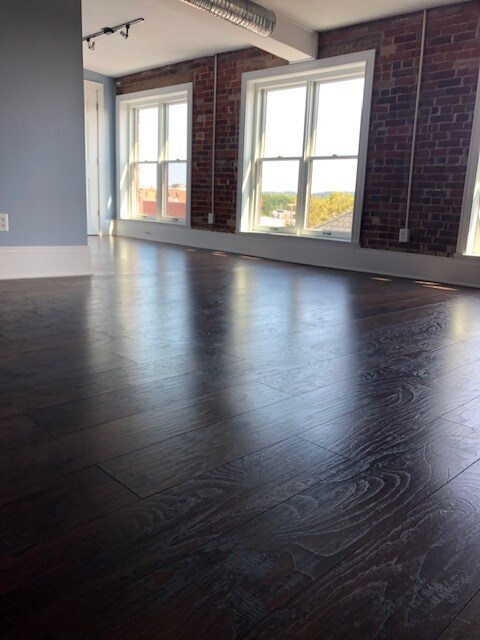 Master bedroom - 144 W Liberty St