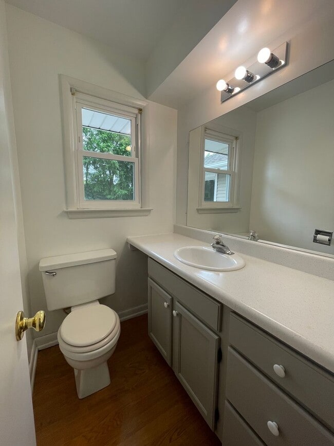 Building Photo - Three Bedroom Home in Richland