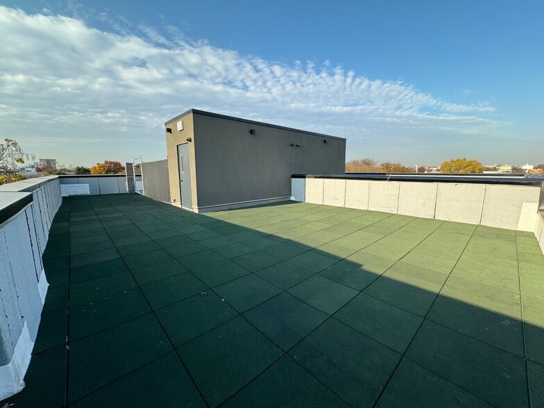 Building Photo - 23 Eldert St