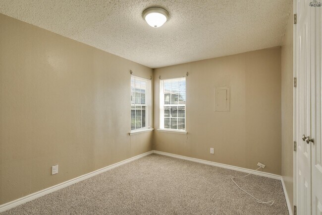 Building Photo - 5115 Kingston Dr