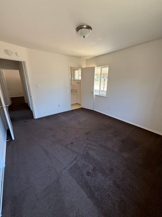 Building Photo - 3 Bedroom 2 Bathroom House for Rent