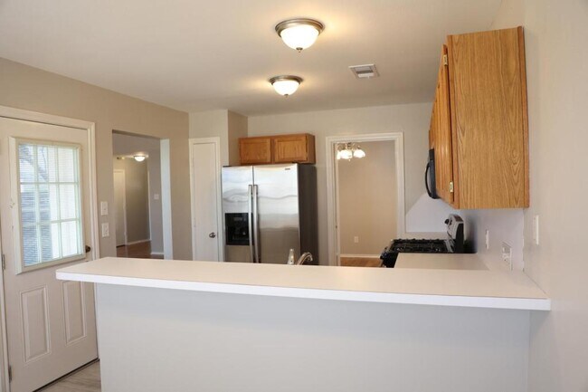 Building Photo - 3419 Lakeland Gardens Dr