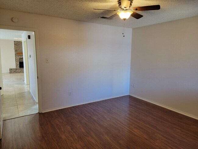 Building Photo - 6433-6435 Brookhaven Trail
