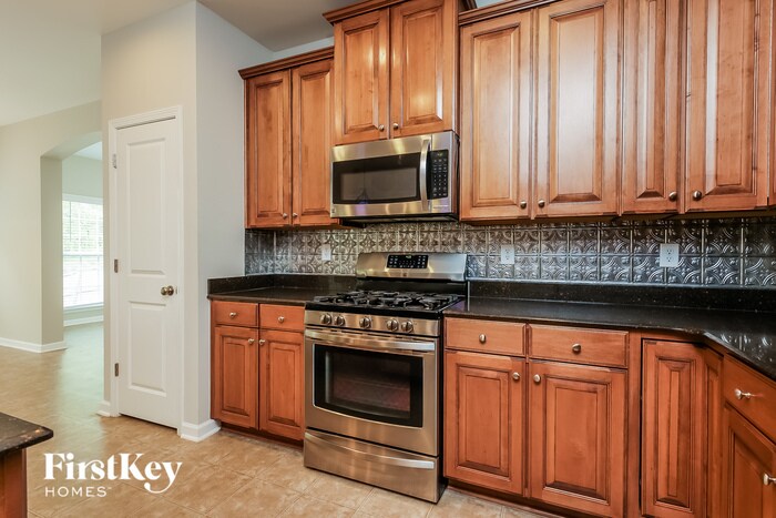 Building Photo - 242 Mayfield Dr