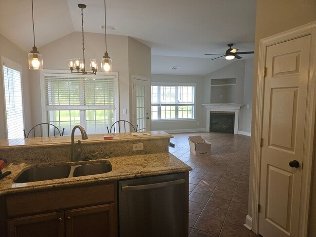 Building Photo - 502D Castle Bay Dr
