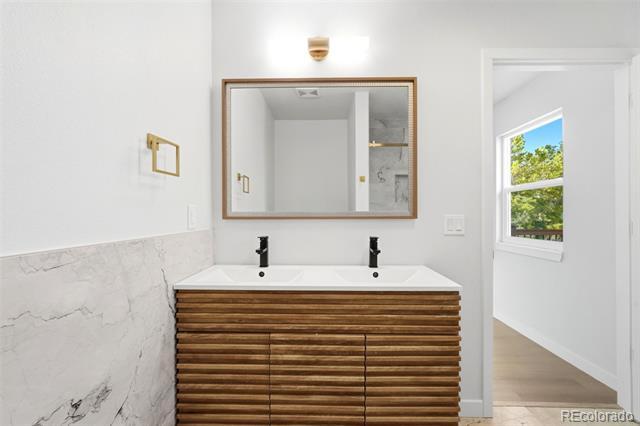 Building Photo - 6752 S Dahlia Ct