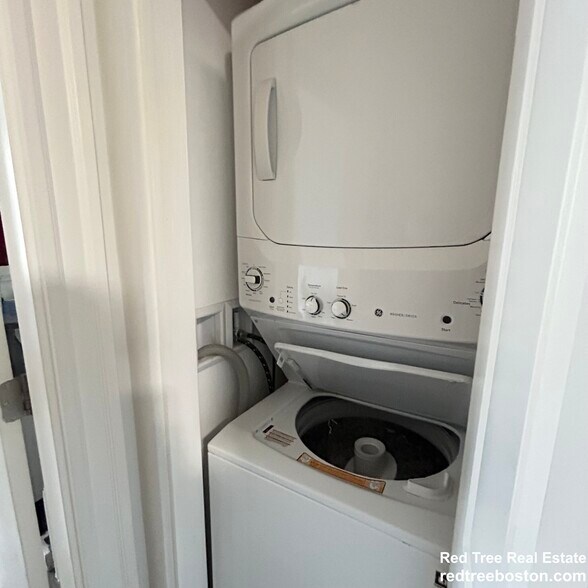 Building Photo - 81 Park Dr