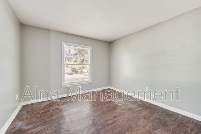 Building Photo - 2517 Weiler Blvd