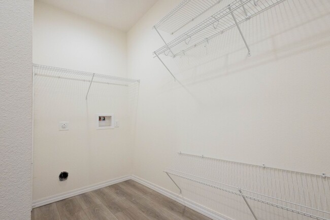 Building Photo - NEW LUXURY 2 BED 2 BATH 1 CAR GARAGE DUPLEX