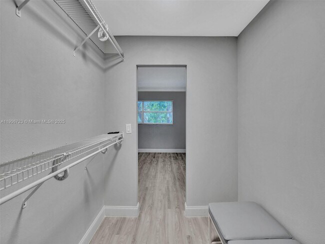 Building Photo - 9375 Fontainebleau Blvd